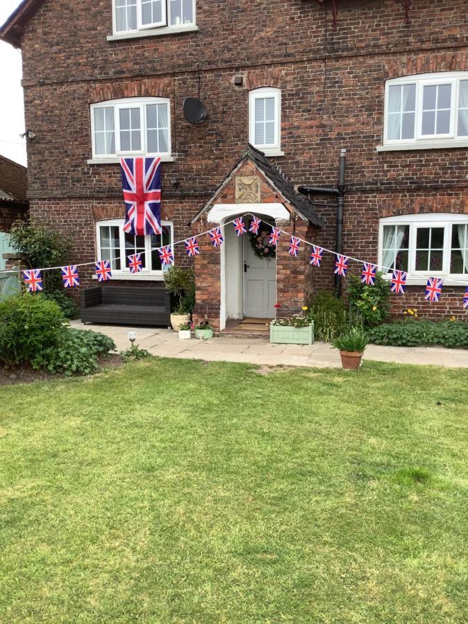 Birtles Farm Bed And Breakfast Knutsford Exteriör bild