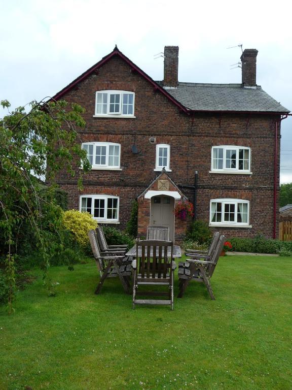 Birtles Farm Bed And Breakfast Knutsford Exteriör bild
