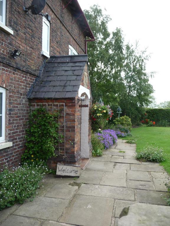 Birtles Farm Bed And Breakfast Knutsford Exteriör bild